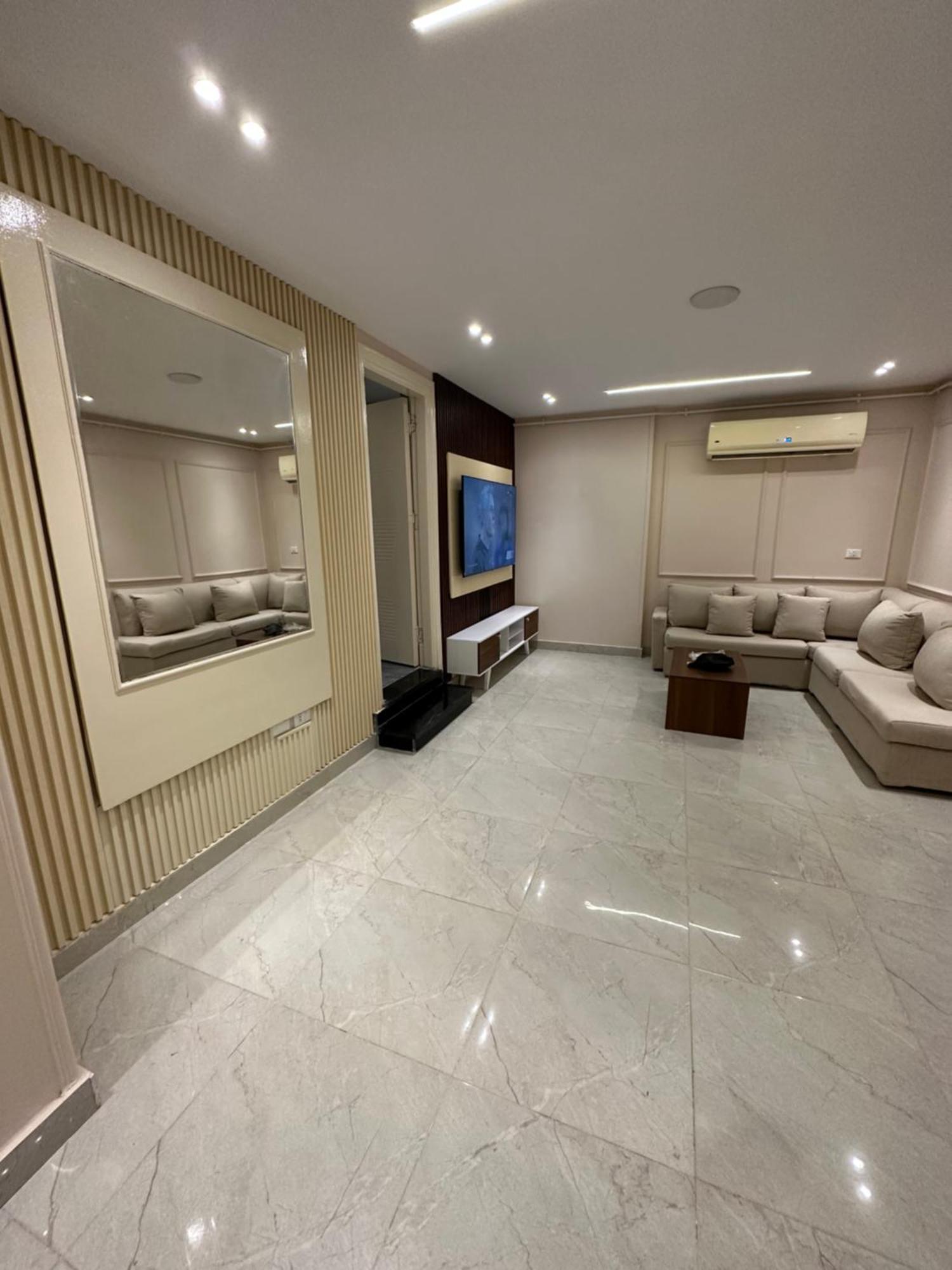 شقه بالمهندسين أول سكن لأصحاب الذوق الرفيع Apartment *